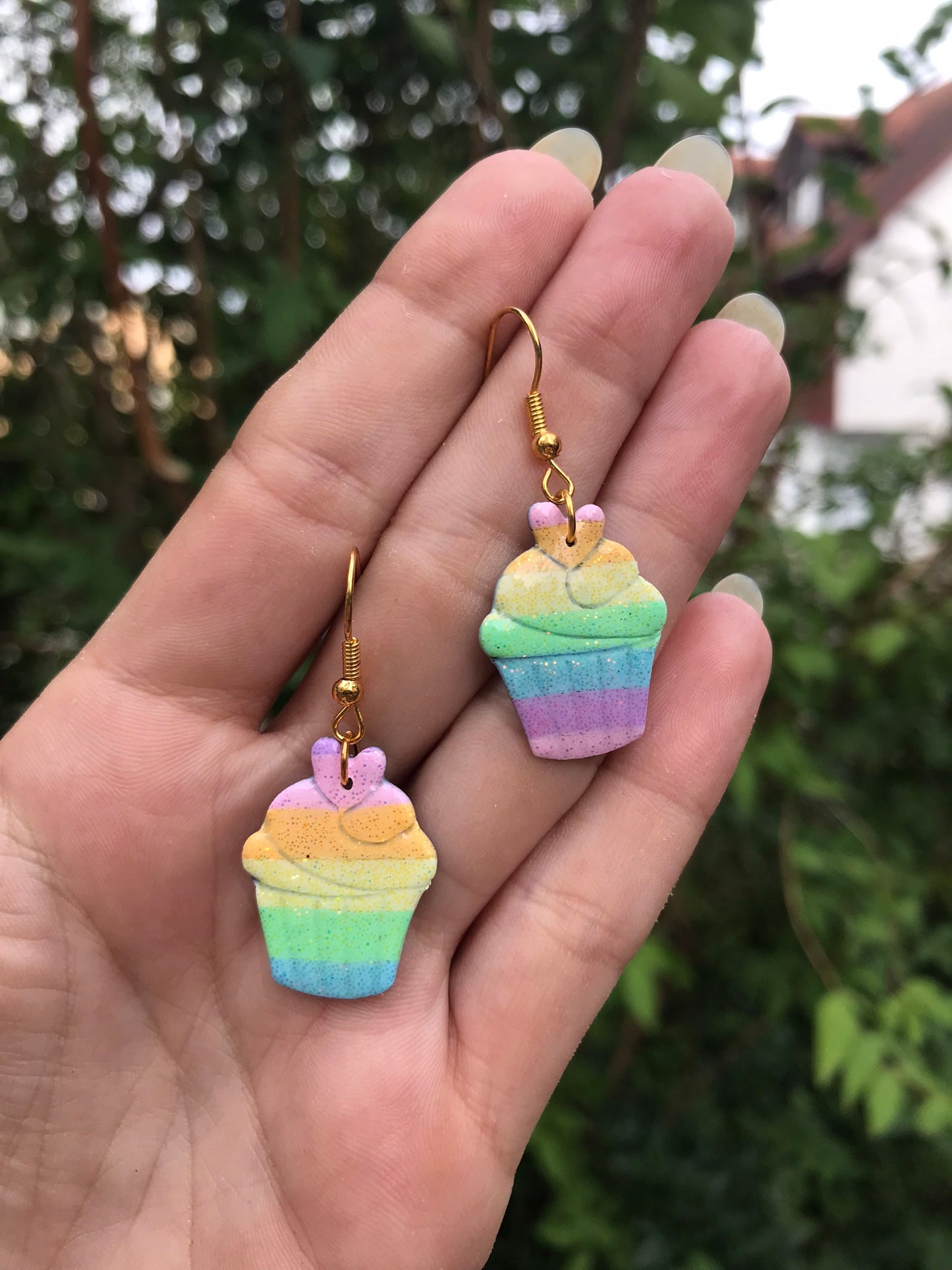 mini rainbow cupcake