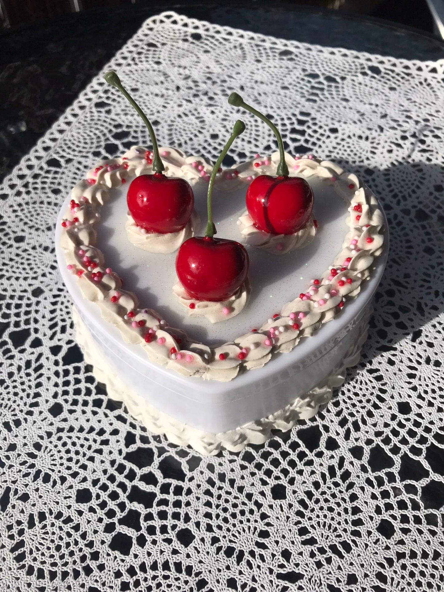 cake box white with cherries