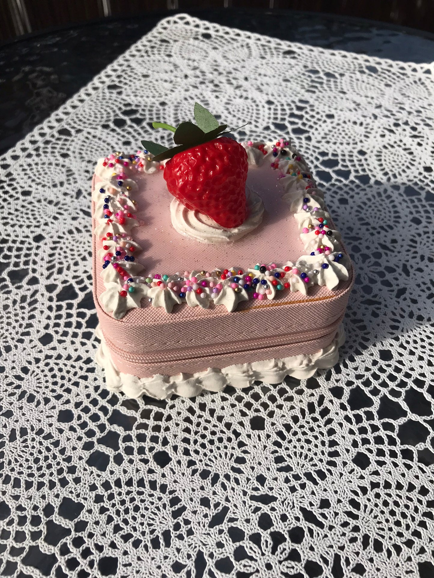 cake box big strawberry