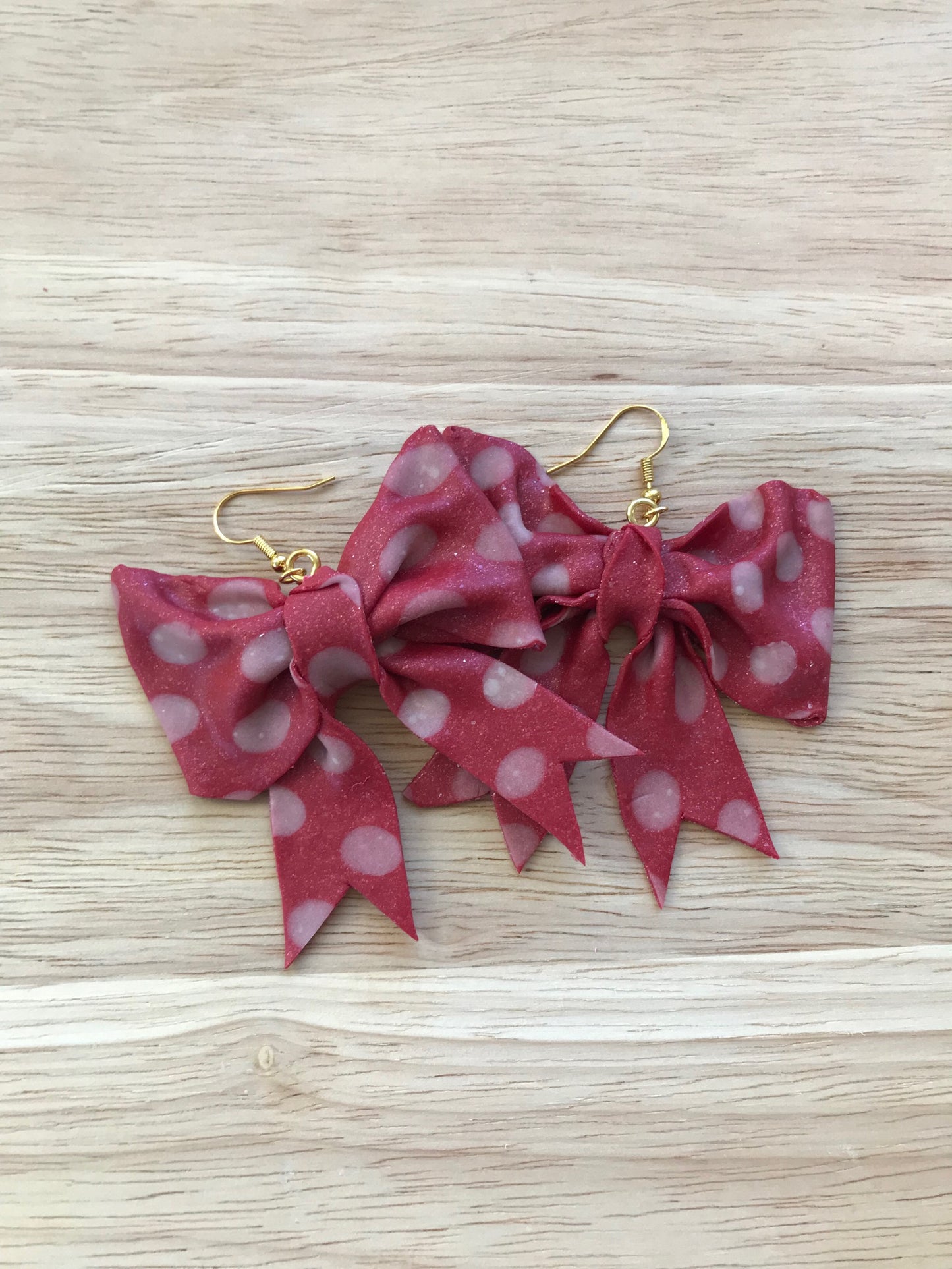 V-Day red glitter bow with glow-in-the-dark dots
